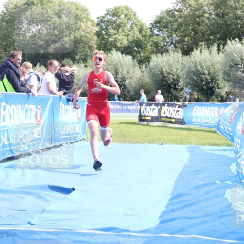 25.08.2024 - Elbe Triathlon Hamburg H.Heesch http://msf.ph/oto/6880498 25.08.2024 12:25:52 Ziel 1730 meine-sportfotos.de