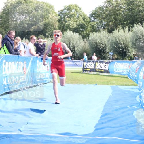 25.08.2024 - Elbe Triathlon Hamburg H.Heesch http://msf.ph/oto/6880500 25.08.2024 12:25:52 Ziel 1730 meine-sportfotos.de