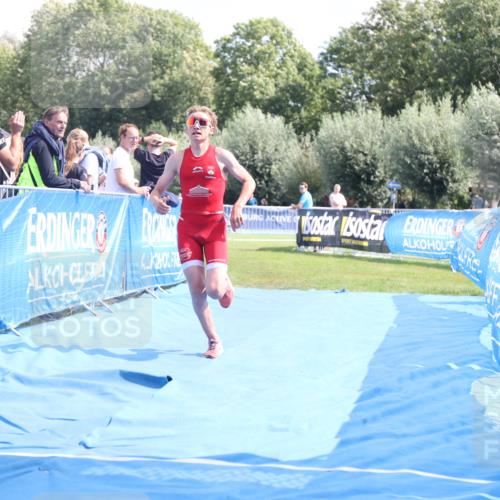 25.08.2024 - Elbe Triathlon Hamburg H.Heesch http://msf.ph/oto/6880501 25.08.2024 12:25:52 Ziel 1730 meine-sportfotos.de