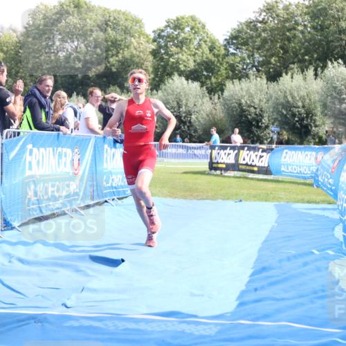 25.08.2024 - Elbe Triathlon Hamburg H.Heesch http://msf.ph/oto/6880504 25.08.2024 12:25:53 Ziel 1730 meine-sportfotos.de