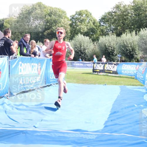 25.08.2024 - Elbe Triathlon Hamburg H.Heesch http://msf.ph/oto/6880508 25.08.2024 12:25:53 Ziel 1730 meine-sportfotos.de