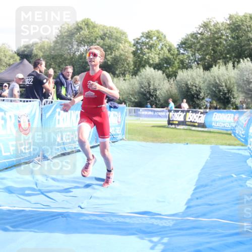 25.08.2024 - Elbe Triathlon Hamburg H.Heesch http://msf.ph/oto/6880516 25.08.2024 12:25:53 Ziel 1730 meine-sportfotos.de