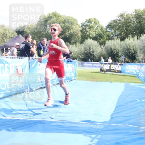 25.08.2024 - Elbe Triathlon Hamburg H.Heesch http://msf.ph/oto/6880518 25.08.2024 12:25:53 Ziel 1730 meine-sportfotos.de