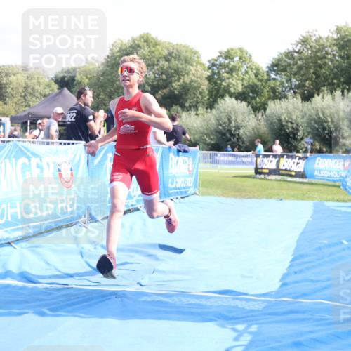 25.08.2024 - Elbe Triathlon Hamburg H.Heesch http://msf.ph/oto/6880520 25.08.2024 12:25:53 Ziel 1730 meine-sportfotos.de