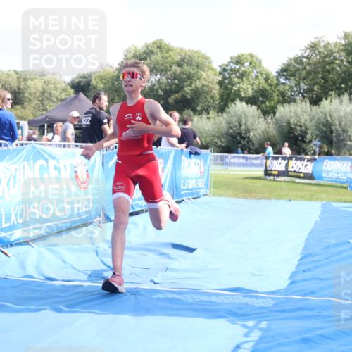 25.08.2024 - Elbe Triathlon Hamburg H.Heesch http://msf.ph/oto/6880522 25.08.2024 12:25:53 Ziel 1730 meine-sportfotos.de