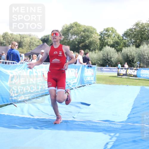 25.08.2024 - Elbe Triathlon Hamburg H.Heesch http://msf.ph/oto/6880526 25.08.2024 12:25:53 Ziel 1730 meine-sportfotos.de