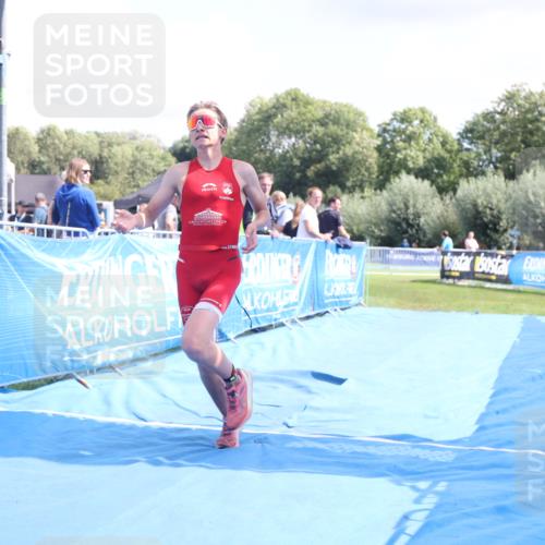 25.08.2024 - Elbe Triathlon Hamburg H.Heesch http://msf.ph/oto/6880528 25.08.2024 12:25:53 Ziel 1730 meine-sportfotos.de