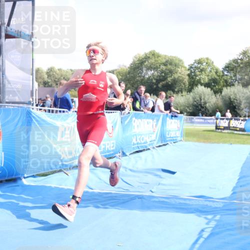 25.08.2024 - Elbe Triathlon Hamburg H.Heesch http://msf.ph/oto/6880531 25.08.2024 12:25:53 Ziel 1730 meine-sportfotos.de