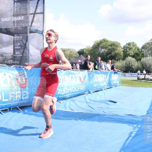 25.08.2024 - Elbe Triathlon Hamburg H.Heesch http://msf.ph/oto/6880538 25.08.2024 12:25:54 Ziel 1730 meine-sportfotos.de