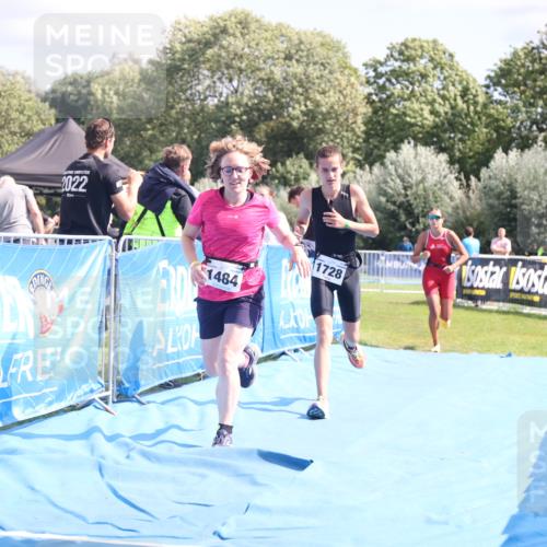 25.08.2024 - Elbe Triathlon Hamburg H.Heesch http://msf.ph/oto/6880600 25.08.2024 12:26:47 Ziel 1484, 1728, 1732 meine-sportfotos.de