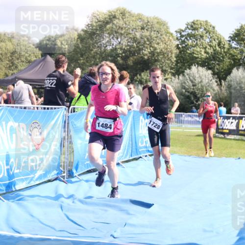 25.08.2024 - Elbe Triathlon Hamburg H.Heesch http://msf.ph/oto/6880603 25.08.2024 12:26:47 Ziel 1484, 1728, 1732 meine-sportfotos.de