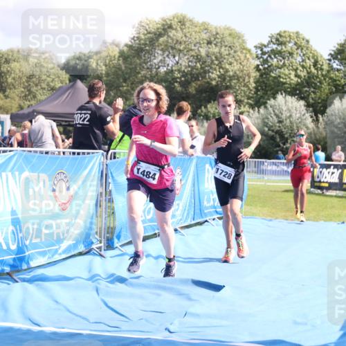 25.08.2024 - Elbe Triathlon Hamburg H.Heesch http://msf.ph/oto/6880606 25.08.2024 12:26:47 Ziel 1484, 1728, 1732 meine-sportfotos.de