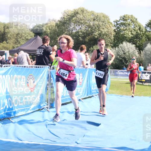 25.08.2024 - Elbe Triathlon Hamburg H.Heesch http://msf.ph/oto/6880608 25.08.2024 12:26:48 Ziel 1484, 1728, 1732 meine-sportfotos.de