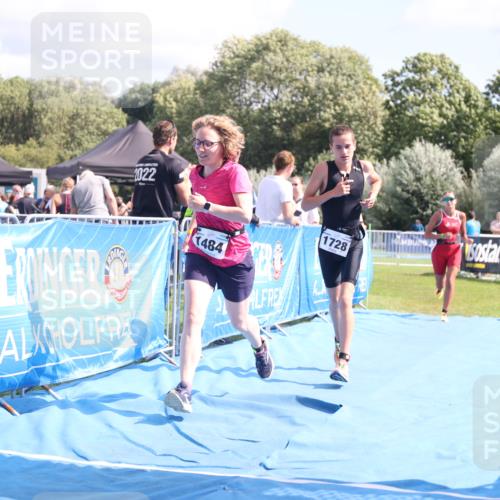 25.08.2024 - Elbe Triathlon Hamburg H.Heesch http://msf.ph/oto/6880610 25.08.2024 12:26:48 Ziel 1484, 1728, 1732 meine-sportfotos.de