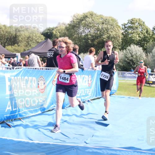 25.08.2024 - Elbe Triathlon Hamburg H.Heesch http://msf.ph/oto/6880612 25.08.2024 12:26:48 Ziel 1484, 1728, 1732 meine-sportfotos.de