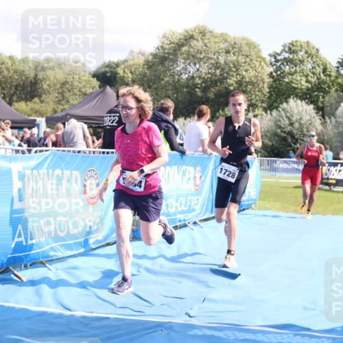 25.08.2024 - Elbe Triathlon Hamburg H.Heesch http://msf.ph/oto/6880614 25.08.2024 12:26:48 Ziel 1484, 1728, 1732 meine-sportfotos.de