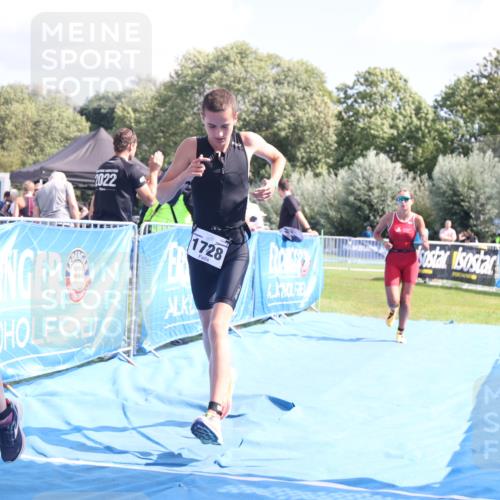 25.08.2024 - Elbe Triathlon Hamburg H.Heesch http://msf.ph/oto/6880616 25.08.2024 12:26:48 Ziel 1484, 1728, 1732 meine-sportfotos.de