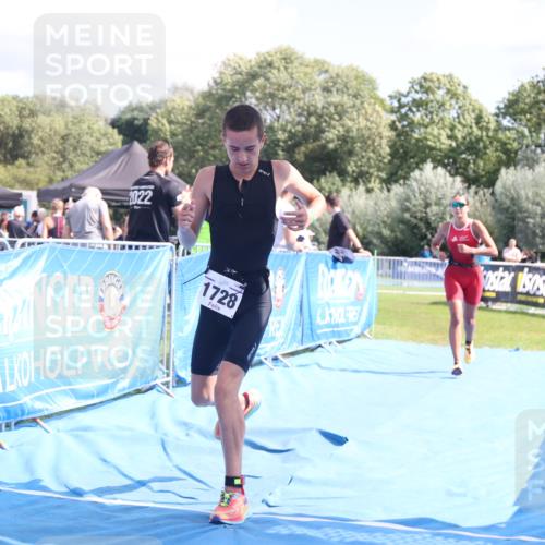 25.08.2024 - Elbe Triathlon Hamburg H.Heesch http://msf.ph/oto/6880621 25.08.2024 12:26:48 Ziel 1484, 1728, 1732 meine-sportfotos.de