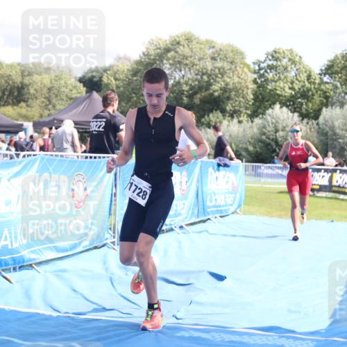 25.08.2024 - Elbe Triathlon Hamburg H.Heesch http://msf.ph/oto/6880623 25.08.2024 12:26:49 Ziel 1484, 1728, 1732 meine-sportfotos.de
