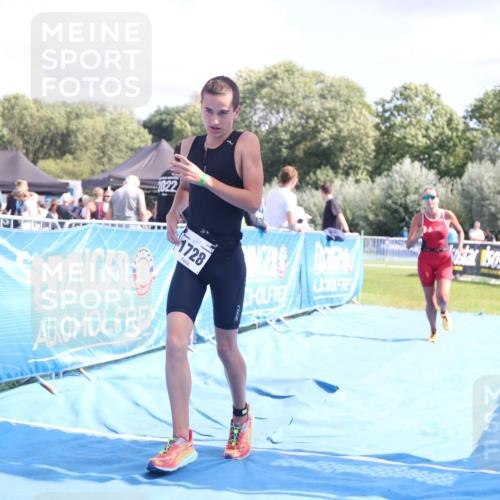 25.08.2024 - Elbe Triathlon Hamburg H.Heesch http://msf.ph/oto/6880629 25.08.2024 12:26:49 Ziel 1484, 1728, 1732 meine-sportfotos.de