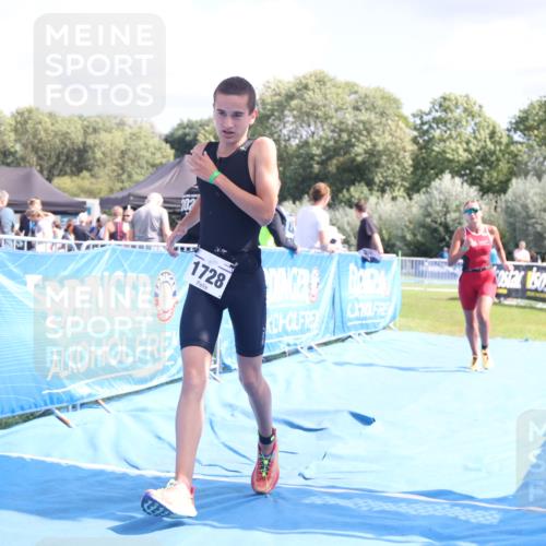 25.08.2024 - Elbe Triathlon Hamburg H.Heesch http://msf.ph/oto/6880631 25.08.2024 12:26:49 Ziel 1484, 1728, 1732 meine-sportfotos.de