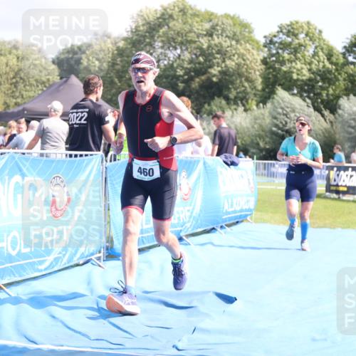 25.08.2024 - Elbe Triathlon Hamburg H.Heesch http://msf.ph/oto/6880686 25.08.2024 12:27:02 Ziel 460, 1494 meine-sportfotos.de