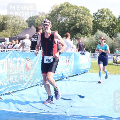 25.08.2024 - Elbe Triathlon Hamburg H.Heesch http://msf.ph/oto/6880692 25.08.2024 12:27:02 Ziel 460, 1494 meine-sportfotos.de