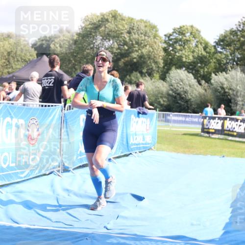 25.08.2024 - Elbe Triathlon Hamburg H.Heesch http://msf.ph/oto/6880725 25.08.2024 12:27:04 Ziel 460, 1494 meine-sportfotos.de