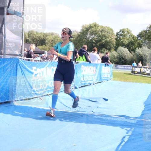 25.08.2024 - Elbe Triathlon Hamburg H.Heesch http://msf.ph/oto/6880743 25.08.2024 12:27:04 Ziel 460, 1494 meine-sportfotos.de