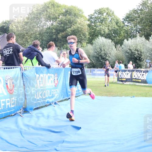 25.08.2024 - Elbe Triathlon Hamburg H.Heesch http://msf.ph/oto/6880759 25.08.2024 12:27:18 Ziel 1531, 1726, 1727 meine-sportfotos.de