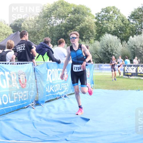 25.08.2024 - Elbe Triathlon Hamburg H.Heesch http://msf.ph/oto/6880764 25.08.2024 12:27:18 Ziel 1531, 1726, 1727 meine-sportfotos.de