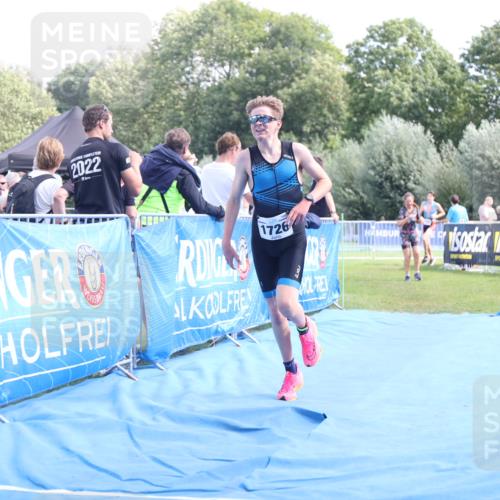 25.08.2024 - Elbe Triathlon Hamburg H.Heesch http://msf.ph/oto/6880766 25.08.2024 12:27:18 Ziel 1531, 1726, 1727 meine-sportfotos.de