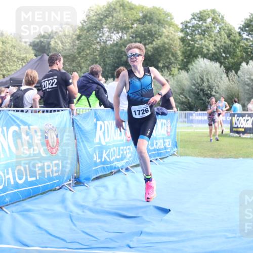 25.08.2024 - Elbe Triathlon Hamburg H.Heesch http://msf.ph/oto/6880768 25.08.2024 12:27:18 Ziel 1531, 1726, 1727 meine-sportfotos.de