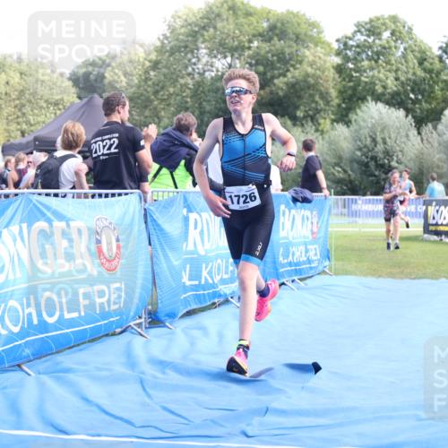 25.08.2024 - Elbe Triathlon Hamburg H.Heesch http://msf.ph/oto/6880772 25.08.2024 12:27:18 Ziel 1531, 1726, 1727 meine-sportfotos.de