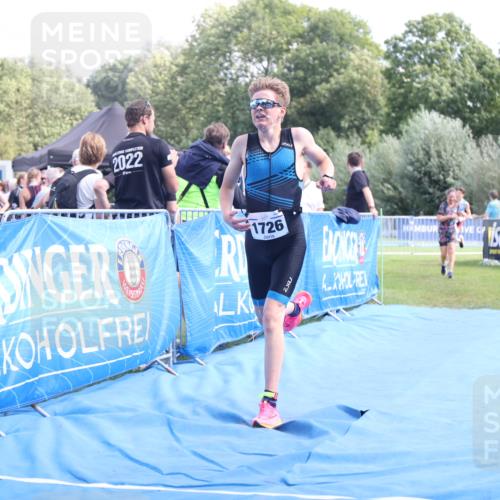 25.08.2024 - Elbe Triathlon Hamburg H.Heesch http://msf.ph/oto/6880775 25.08.2024 12:27:18 Ziel 1531, 1726, 1727 meine-sportfotos.de