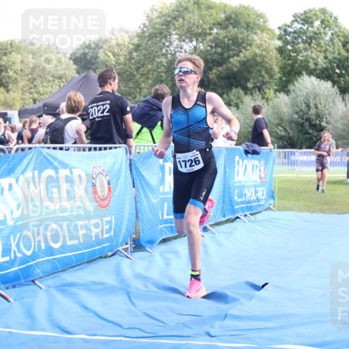 25.08.2024 - Elbe Triathlon Hamburg H.Heesch http://msf.ph/oto/6880777 25.08.2024 12:27:18 Ziel 1531, 1726, 1727 meine-sportfotos.de