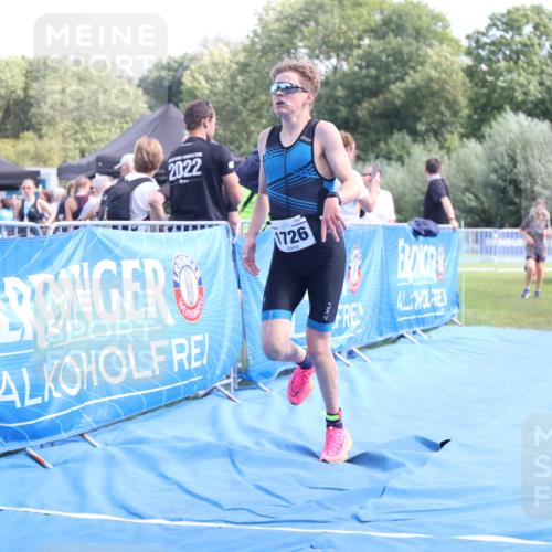 25.08.2024 - Elbe Triathlon Hamburg H.Heesch http://msf.ph/oto/6880781 25.08.2024 12:27:18 Ziel 1531, 1726, 1727 meine-sportfotos.de