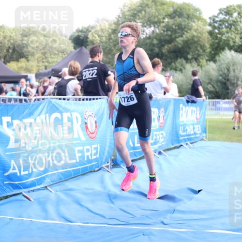 25.08.2024 - Elbe Triathlon Hamburg H.Heesch http://msf.ph/oto/6880783 25.08.2024 12:27:18 Ziel 1531, 1726, 1727 meine-sportfotos.de
