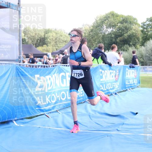 25.08.2024 - Elbe Triathlon Hamburg H.Heesch http://msf.ph/oto/6880790 25.08.2024 12:27:18 Ziel 1531, 1726, 1727 meine-sportfotos.de
