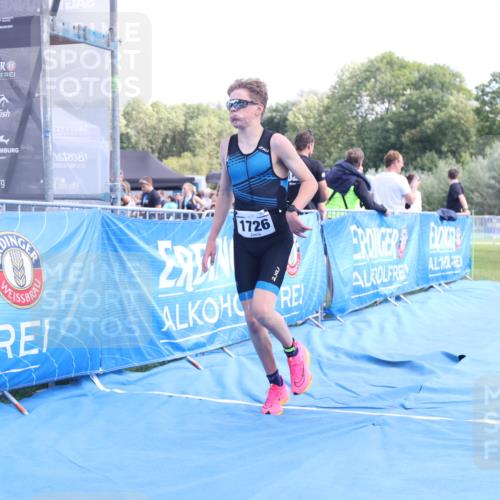 25.08.2024 - Elbe Triathlon Hamburg H.Heesch http://msf.ph/oto/6880794 25.08.2024 12:27:18 Ziel 1531, 1726, 1727 meine-sportfotos.de