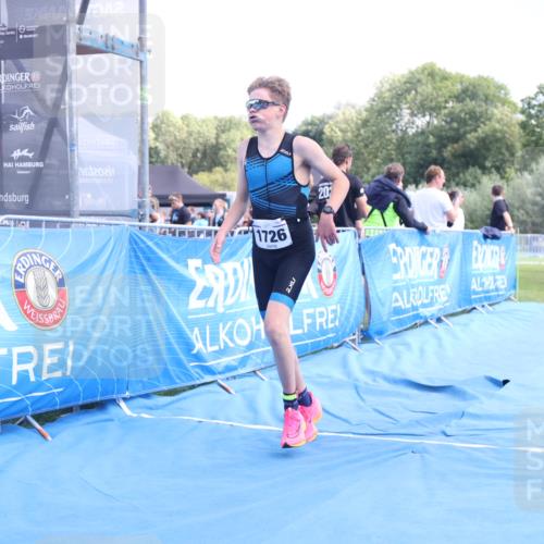 25.08.2024 - Elbe Triathlon Hamburg H.Heesch http://msf.ph/oto/6880797 25.08.2024 12:27:19 Ziel 1531, 1726, 1727 meine-sportfotos.de