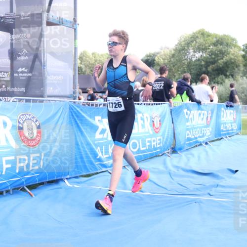 25.08.2024 - Elbe Triathlon Hamburg H.Heesch http://msf.ph/oto/6880801 25.08.2024 12:27:19 Ziel 1531, 1726, 1727 meine-sportfotos.de