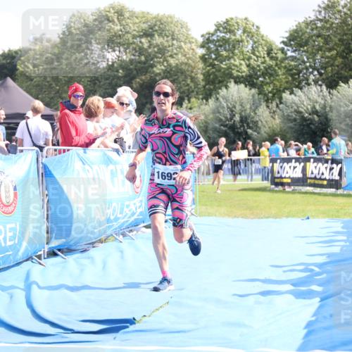 25.08.2024 - Elbe Triathlon Hamburg H.Heesch http://msf.ph/oto/6880827 25.08.2024 11:55:27 Ziel 515, 1643, 1692 meine-sportfotos.de