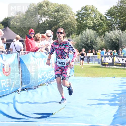 25.08.2024 - Elbe Triathlon Hamburg H.Heesch http://msf.ph/oto/6880830 25.08.2024 11:55:27 Ziel 515, 1643, 1692 meine-sportfotos.de