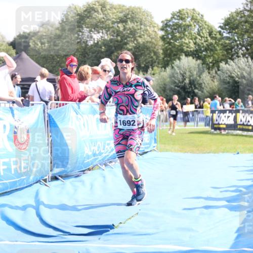 25.08.2024 - Elbe Triathlon Hamburg H.Heesch http://msf.ph/oto/6880831 25.08.2024 11:55:28 Ziel 515, 1643, 1692 meine-sportfotos.de