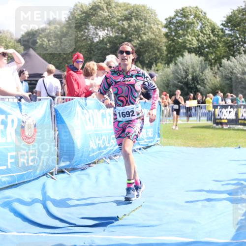 25.08.2024 - Elbe Triathlon Hamburg H.Heesch http://msf.ph/oto/6880833 25.08.2024 11:55:28 Ziel 515, 1643, 1692 meine-sportfotos.de