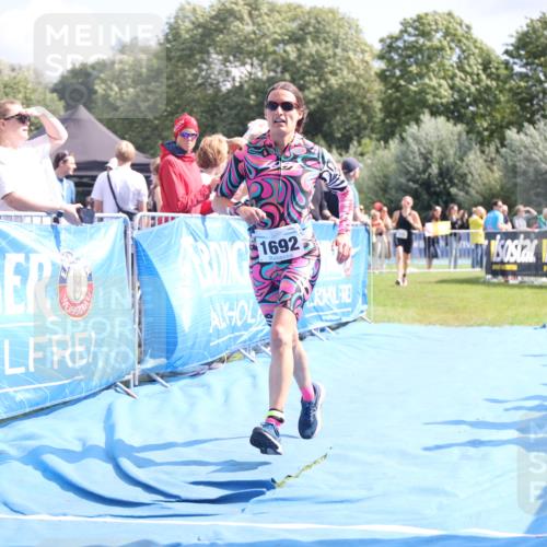 25.08.2024 - Elbe Triathlon Hamburg H.Heesch http://msf.ph/oto/6880836 25.08.2024 11:55:28 Ziel 515, 1643, 1692 meine-sportfotos.de