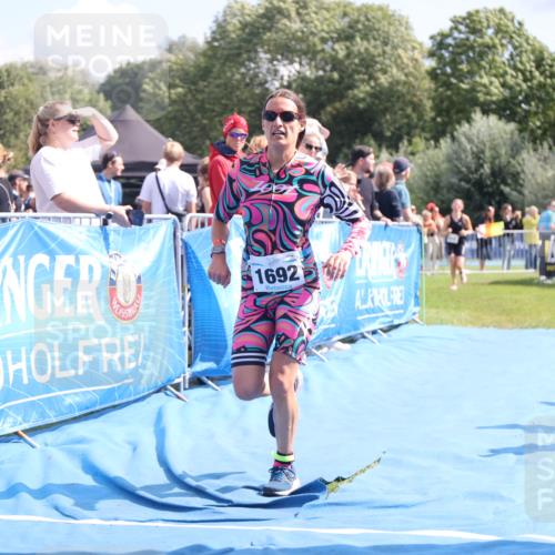 25.08.2024 - Elbe Triathlon Hamburg H.Heesch http://msf.ph/oto/6880844 25.08.2024 11:55:28 Ziel 515, 1643, 1692 meine-sportfotos.de