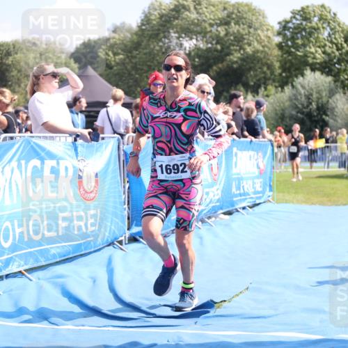 25.08.2024 - Elbe Triathlon Hamburg H.Heesch http://msf.ph/oto/6880846 25.08.2024 11:55:28 Ziel 515, 1643, 1692 meine-sportfotos.de