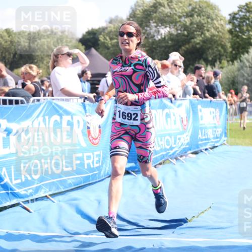 25.08.2024 - Elbe Triathlon Hamburg H.Heesch http://msf.ph/oto/6880853 25.08.2024 11:55:28 Ziel 515, 1643, 1692 meine-sportfotos.de